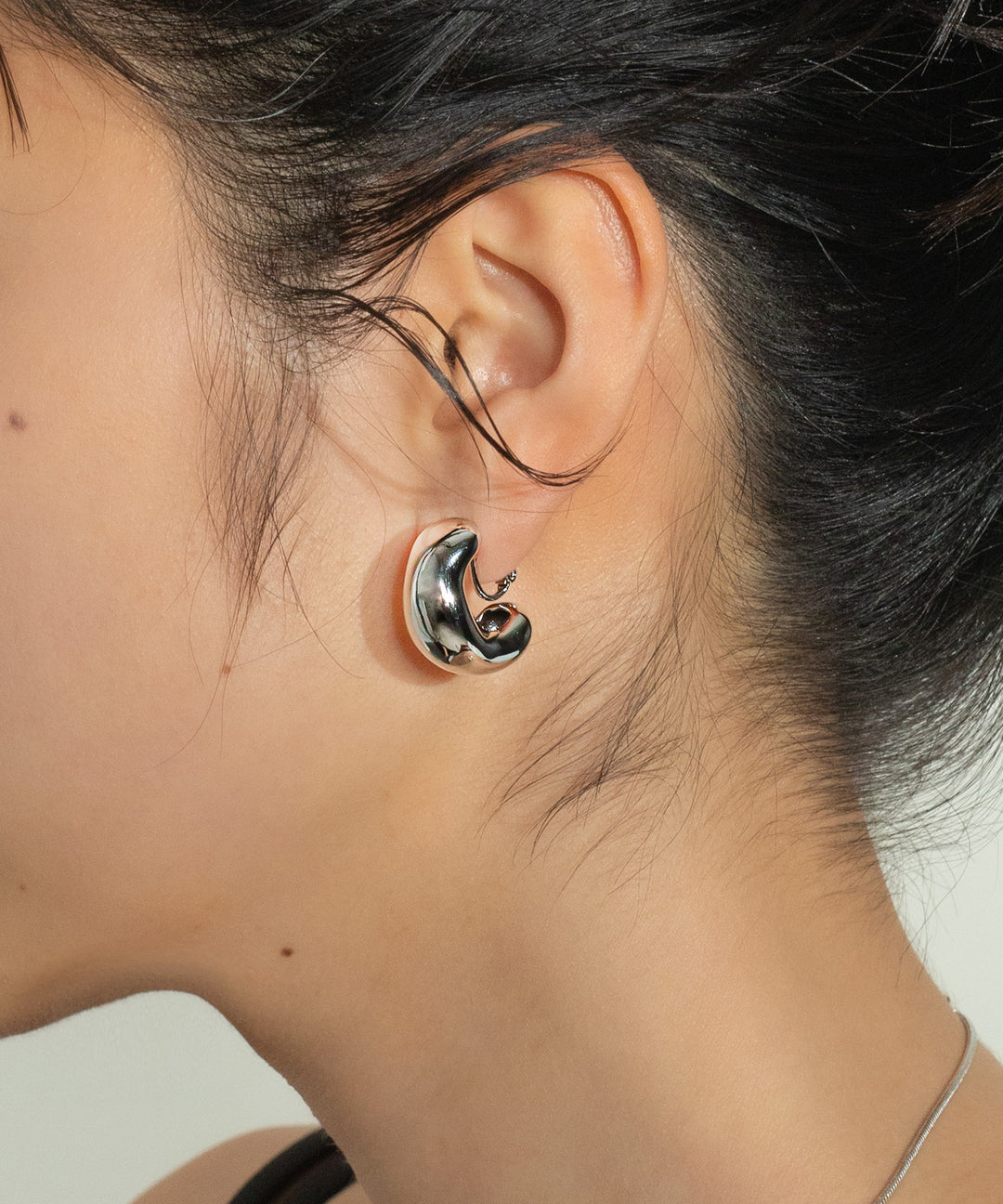 ニュアンス ハーフ フープ イヤリング – VOOV